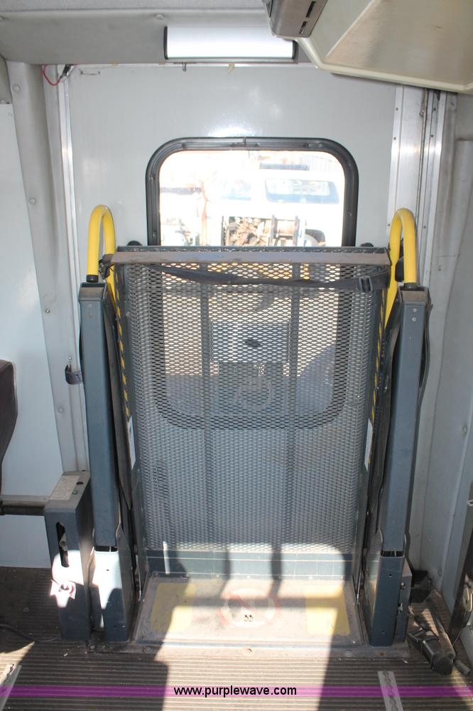 image for item AK9647 1999 Ford Econoline E350 bus