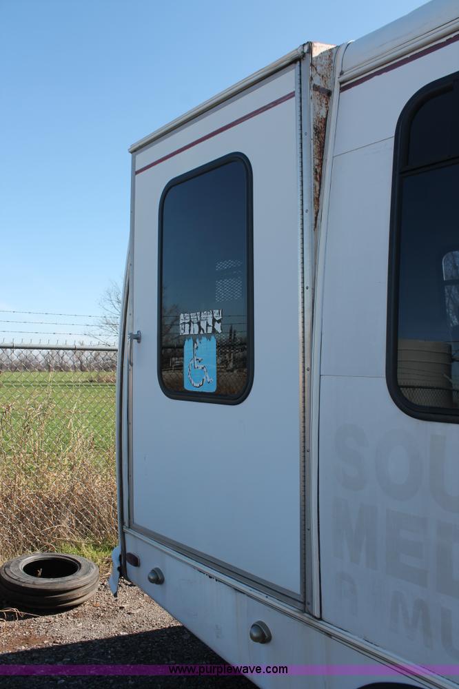 image for item AK9647 1999 Ford Econoline E350 bus