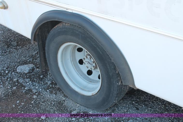 image for item AK9647 1999 Ford Econoline E350 bus