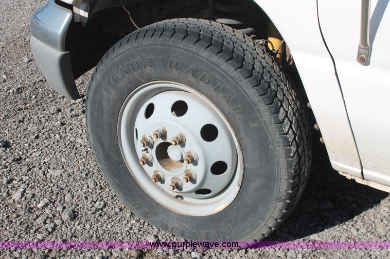 image for item AK9647 1999 Ford Econoline E350 bus