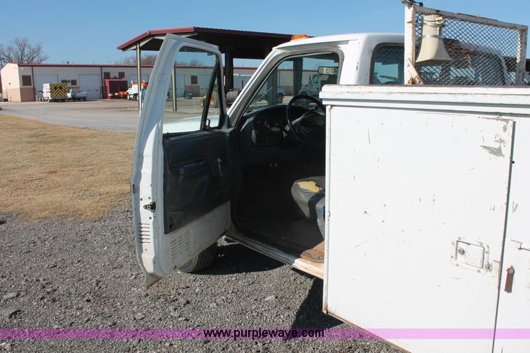 image for item AK9649 1997 Ford F350 XL utility truck