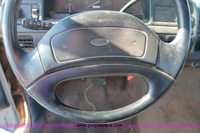 image for item AK9649 1997 Ford F350 XL utility truck