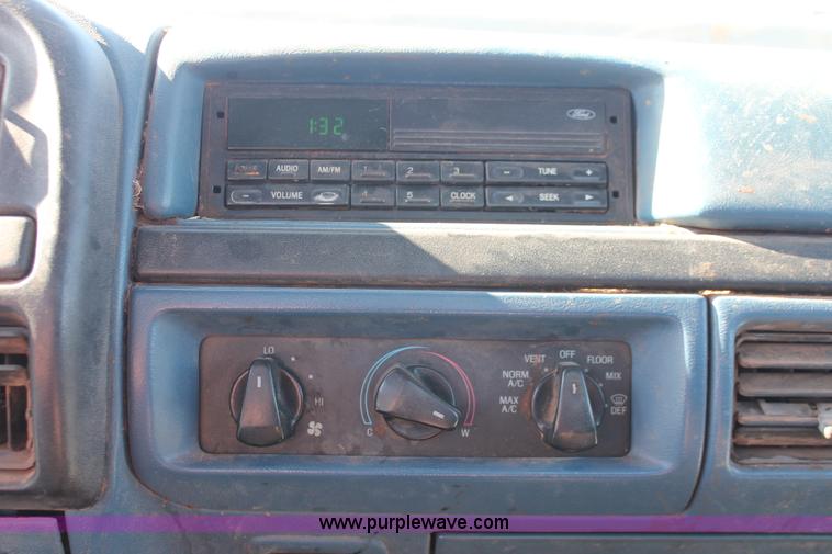 image for item AK9649 1997 Ford F350 XL utility truck