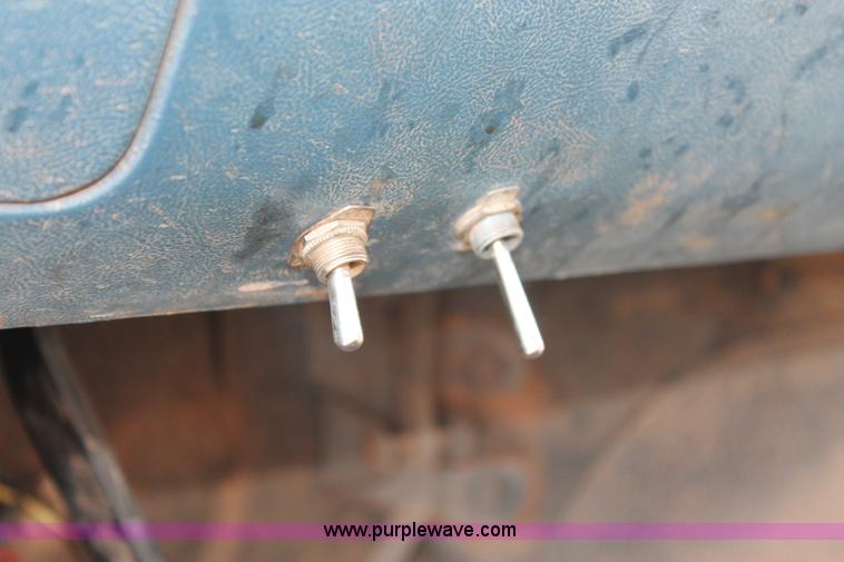 image for item AK9649 1997 Ford F350 XL utility truck