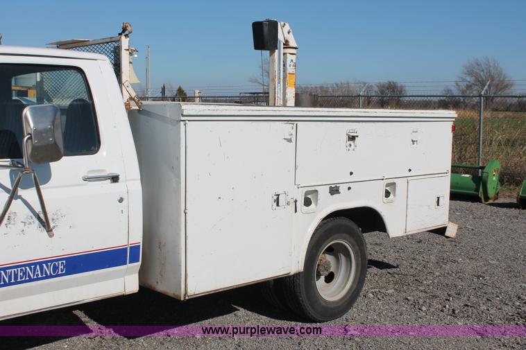 image for item AK9649 1997 Ford F350 XL utility truck