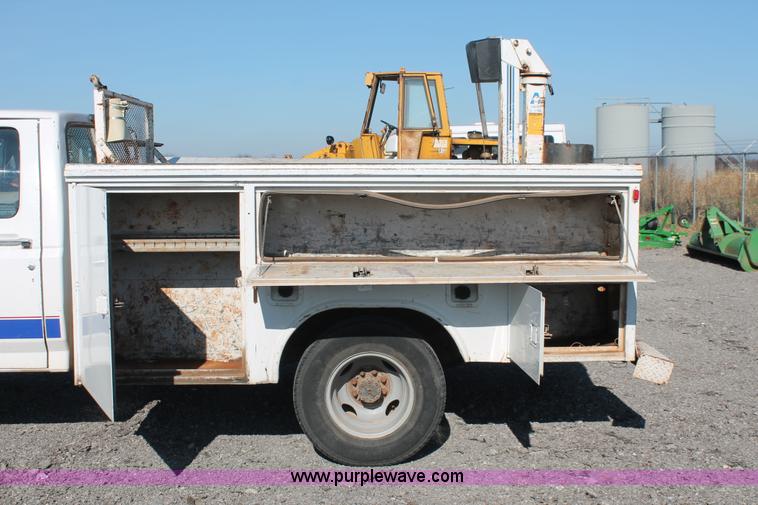 image for item AK9649 1997 Ford F350 XL utility truck