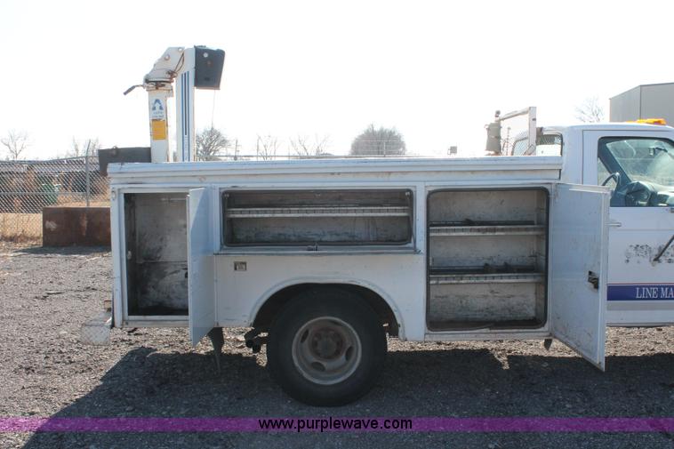 image for item AK9649 1997 Ford F350 XL utility truck