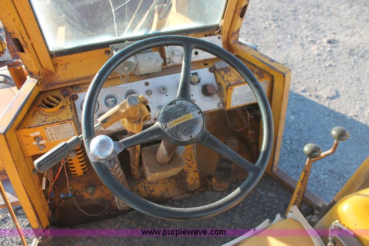 image for item AK9650 1974 Caterpillar 930 wheel loader
