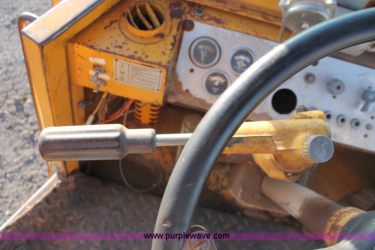 image for item AK9650 1974 Caterpillar 930 wheel loader