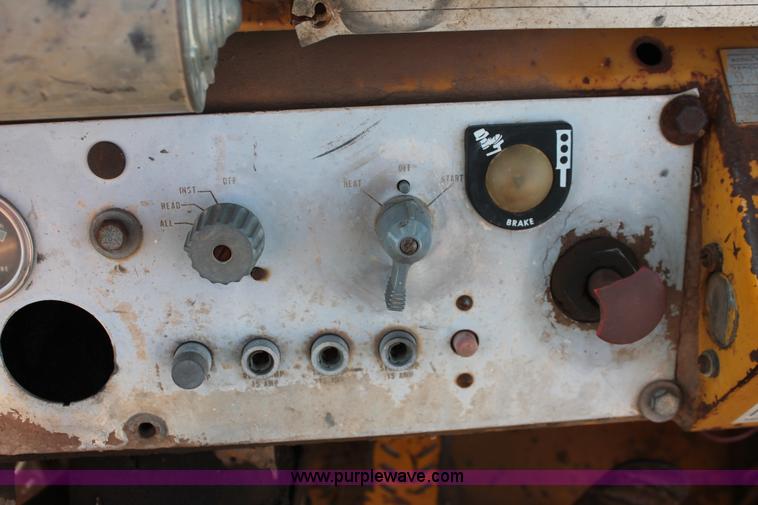 image for item AK9650 1974 Caterpillar 930 wheel loader