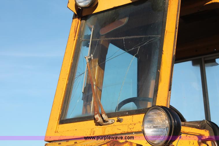 image for item AK9650 1974 Caterpillar 930 wheel loader