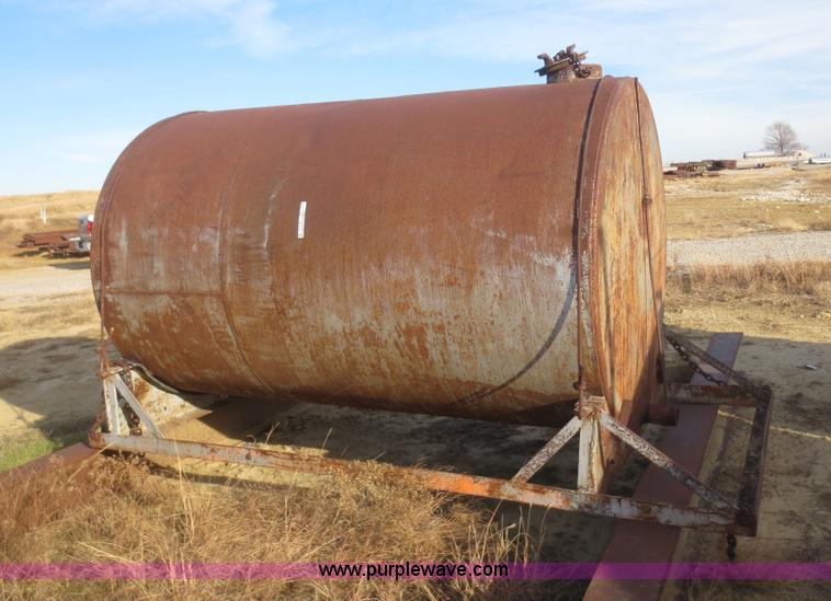 image for item AZ9127 (2) tanks