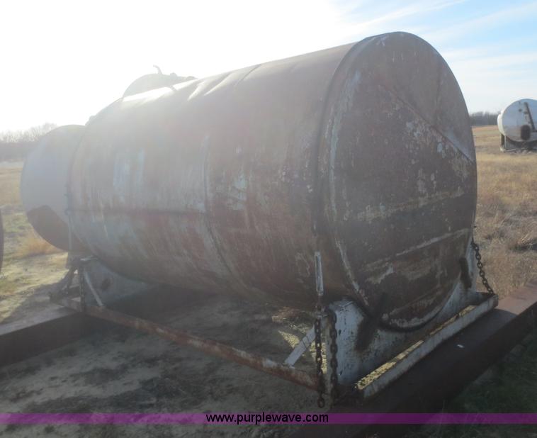 image for item AZ9127 (2) tanks