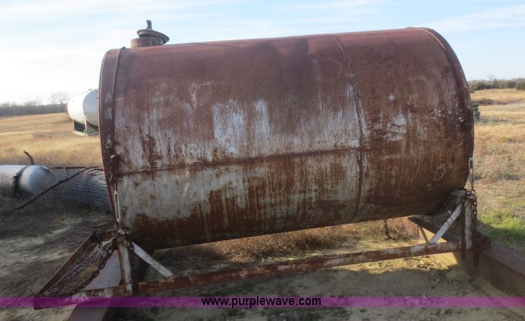 image for item AZ9127 (2) tanks