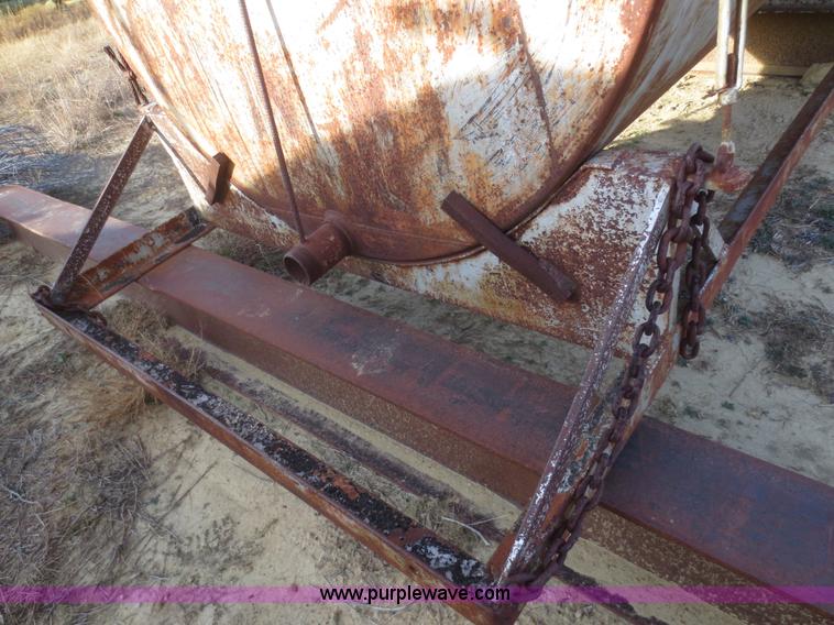 image for item AZ9127 (2) tanks