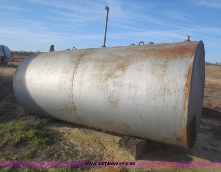 image for item AZ9127 (2) tanks