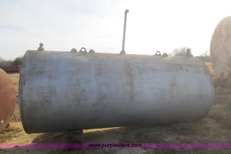 image for item AZ9127 (2) tanks