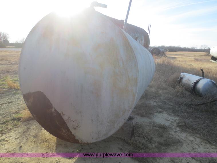 image for item AZ9127 (2) tanks