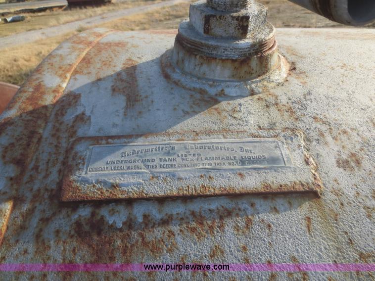 image for item AZ9127 (2) tanks