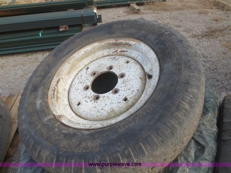 image for item BA9434 Assorted tires and wheels