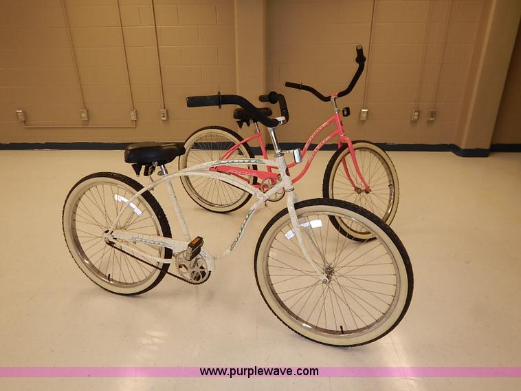 image for item BC9993 (2) Cruiser Schwinn bicycles