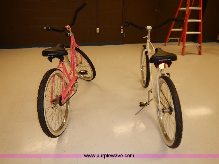 image for item BC9993 (2) Cruiser Schwinn bicycles