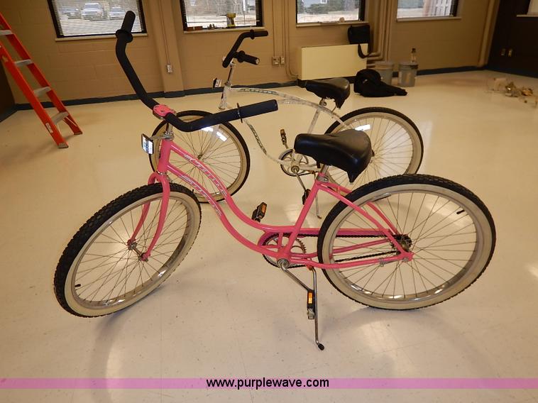 image for item BC9993 (2) Cruiser Schwinn bicycles
