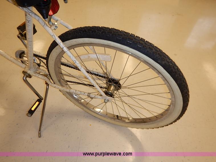 image for item BC9993 (2) Cruiser Schwinn bicycles