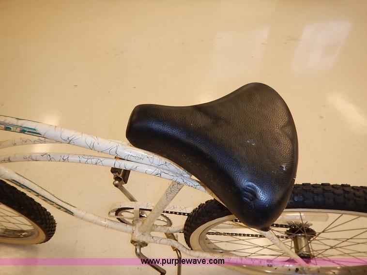 image for item BC9993 (2) Cruiser Schwinn bicycles