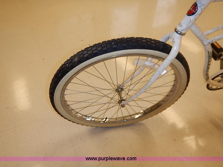 image for item BC9993 (2) Cruiser Schwinn bicycles