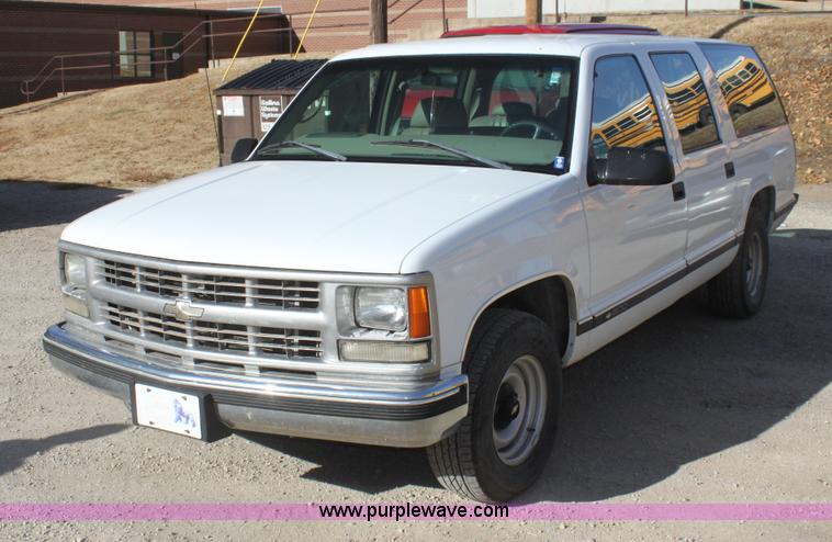 image for item D1314 1999 Chevrolet Suburban C1500 SUV