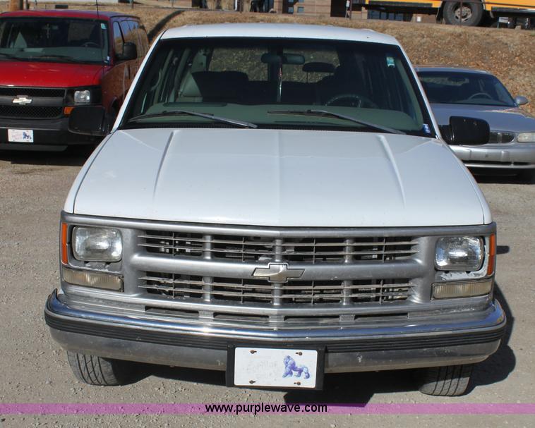 image for item D1314 1999 Chevrolet Suburban C1500 SUV