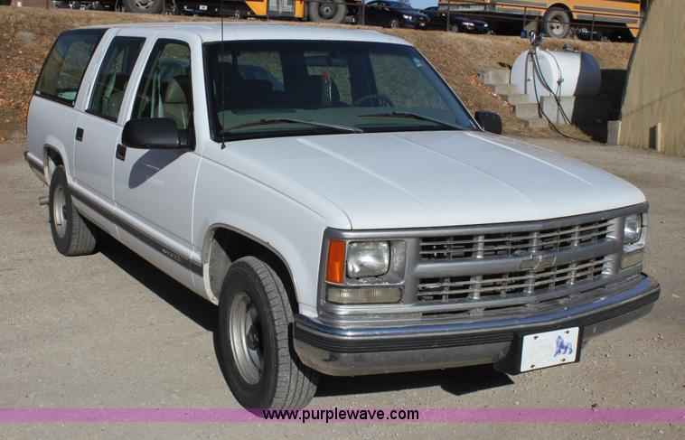 image for item D1314 1999 Chevrolet Suburban C1500 SUV