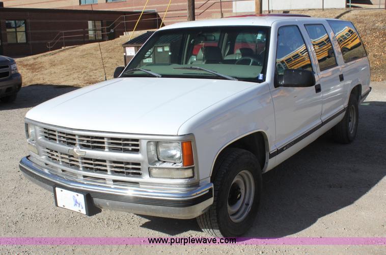 image for item D1314 1999 Chevrolet Suburban C1500 SUV