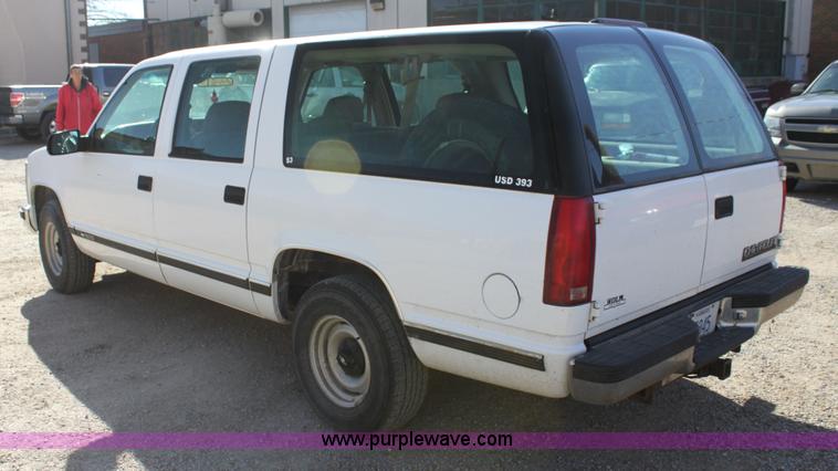 image for item D1314 1999 Chevrolet Suburban C1500 SUV
