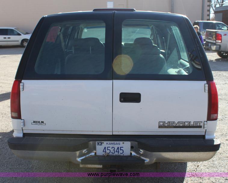 image for item D1314 1999 Chevrolet Suburban C1500 SUV