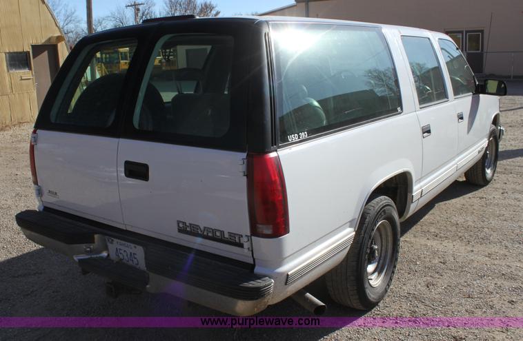 image for item D1314 1999 Chevrolet Suburban C1500 SUV