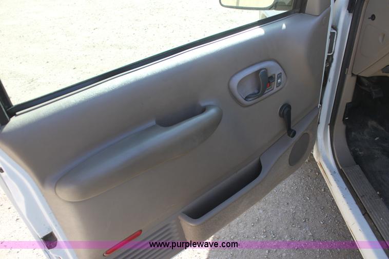 image for item D1314 1999 Chevrolet Suburban C1500 SUV