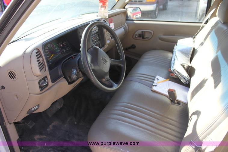 image for item D1314 1999 Chevrolet Suburban C1500 SUV