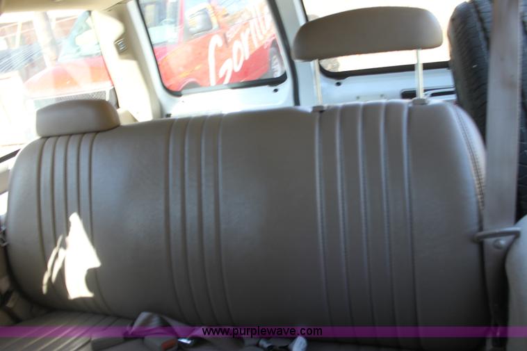 image for item D1314 1999 Chevrolet Suburban C1500 SUV