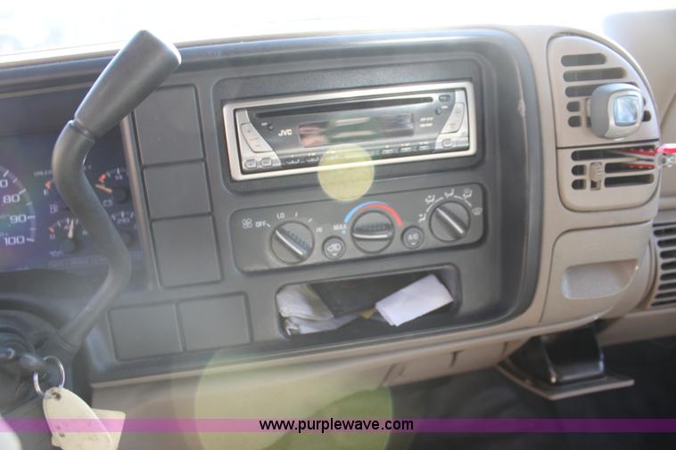 image for item D1314 1999 Chevrolet Suburban C1500 SUV