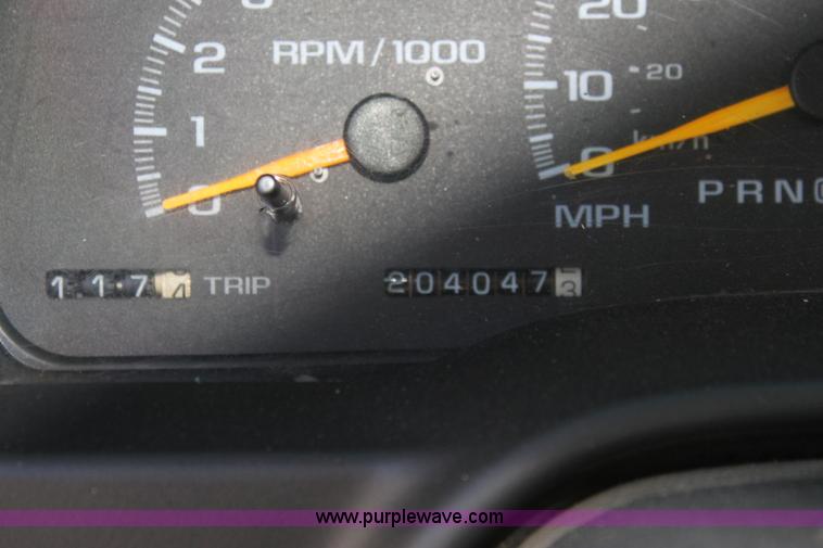 image for item D1314 1999 Chevrolet Suburban C1500 SUV