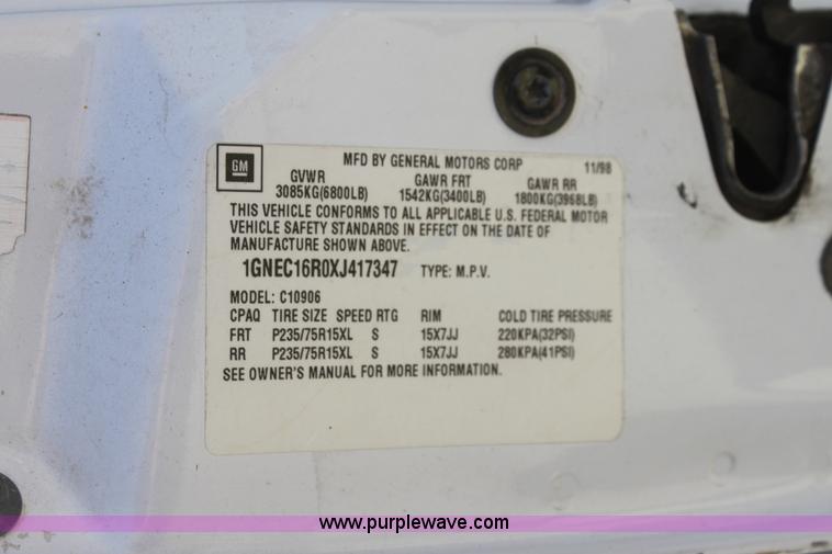 image for item D1314 1999 Chevrolet Suburban C1500 SUV