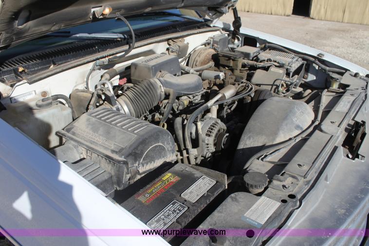 image for item D1314 1999 Chevrolet Suburban C1500 SUV