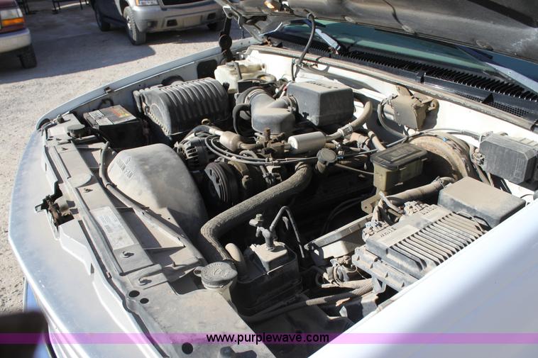 image for item D1314 1999 Chevrolet Suburban C1500 SUV