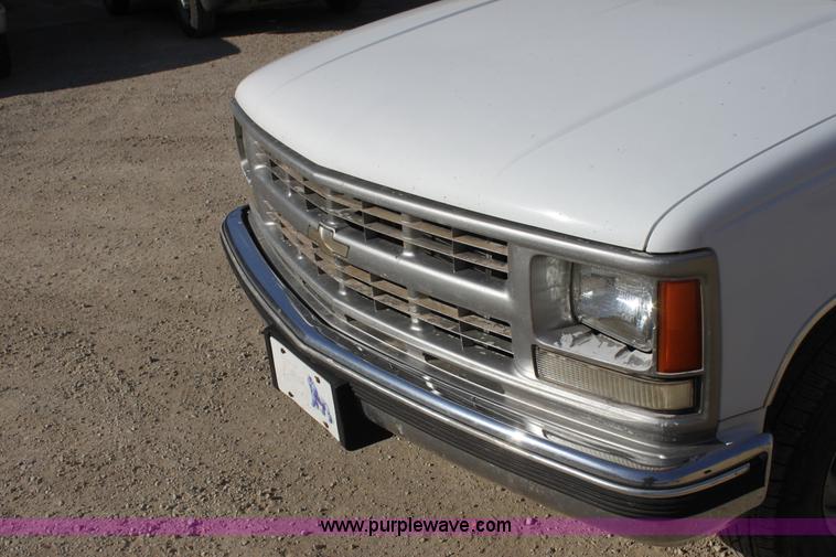 image for item D1314 1999 Chevrolet Suburban C1500 SUV