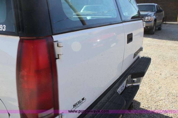 image for item D1314 1999 Chevrolet Suburban C1500 SUV