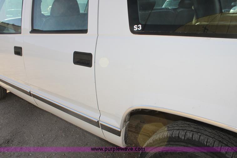 image for item D1314 1999 Chevrolet Suburban C1500 SUV