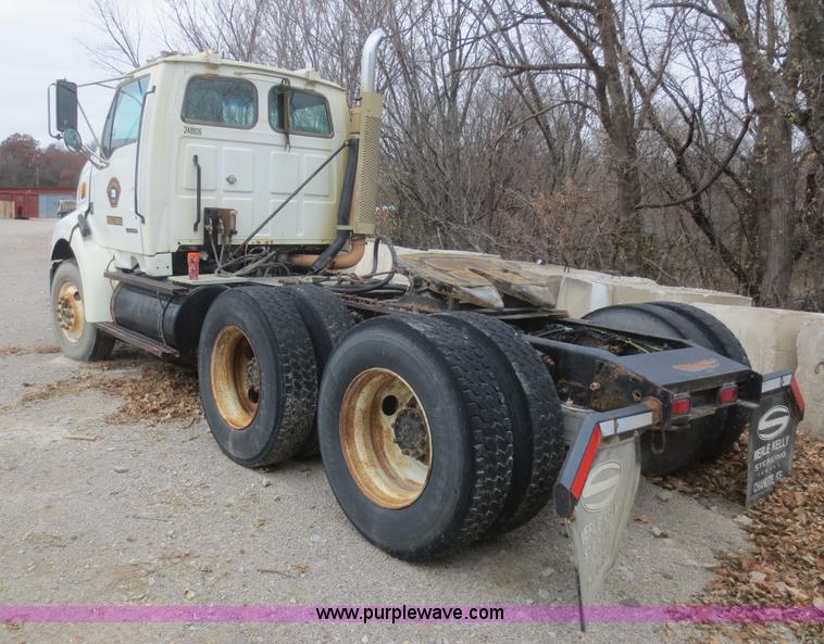 image for item D2218 2000 Sterling A9500 semi truck
