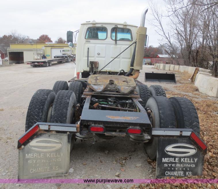 image for item D2218 2000 Sterling A9500 semi truck